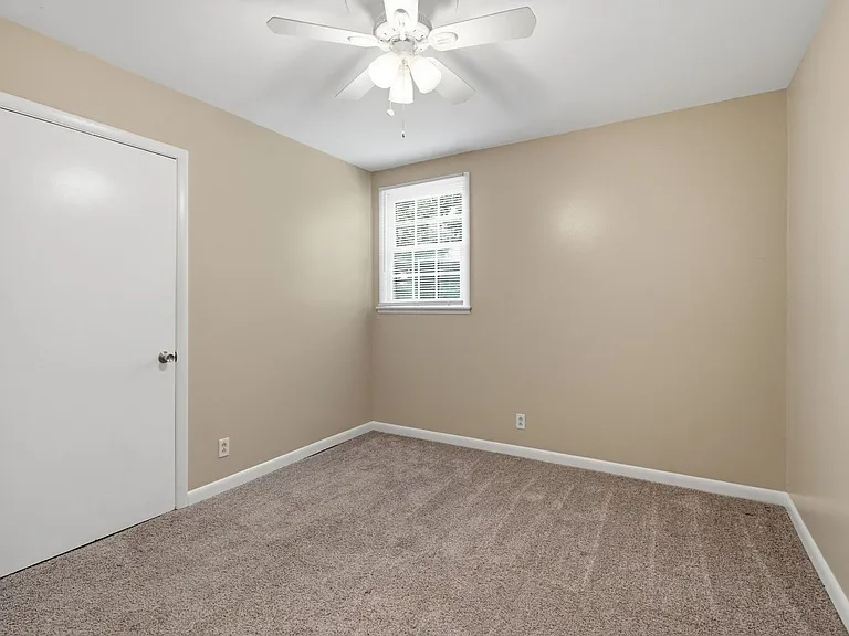 758 McPherson Dr — Photo 17