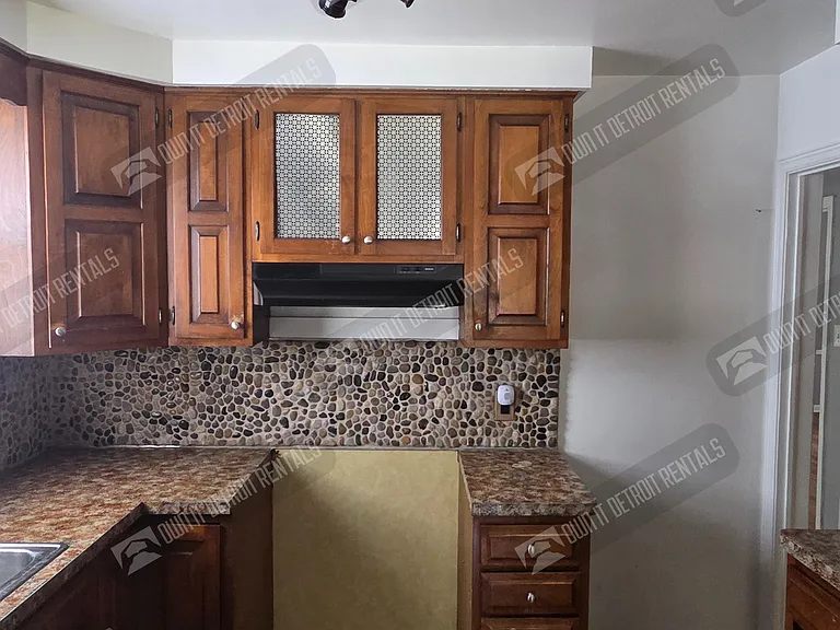 23745 Oak St — Photo 17