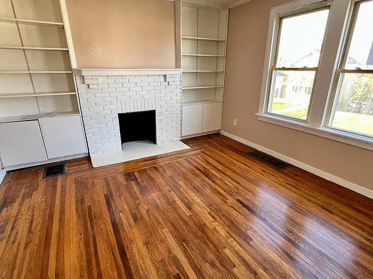726 Woodlawn Ave — Photo 3