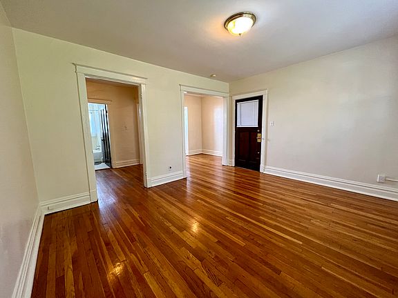 3rd image of 2423 Sutton Blvd #3