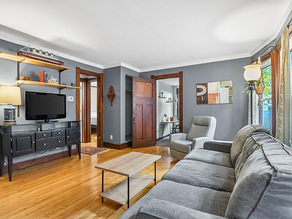 4th image of 430 Cantwell Ct #1