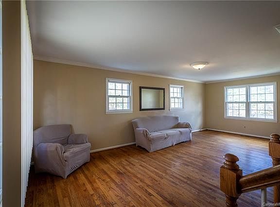 5th image of 108 Winchester Dr SE