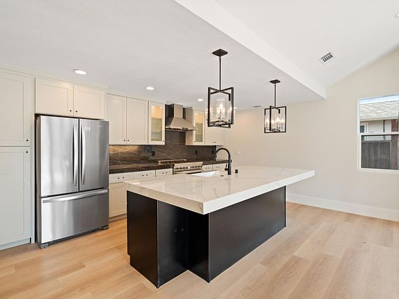 3rd image of 1752 Connecticut Dr