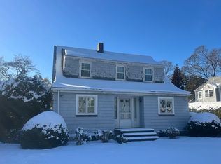32 Cavanaugh Rd, Wellesley, MA 02481