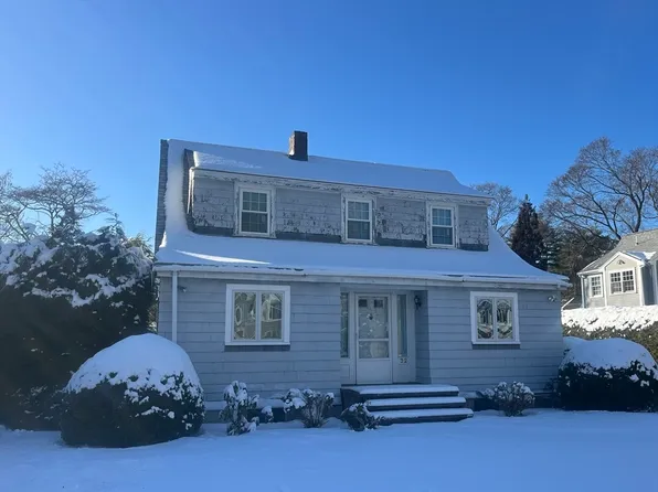 32 Cavanaugh Rd, Wellesley, MA 02481