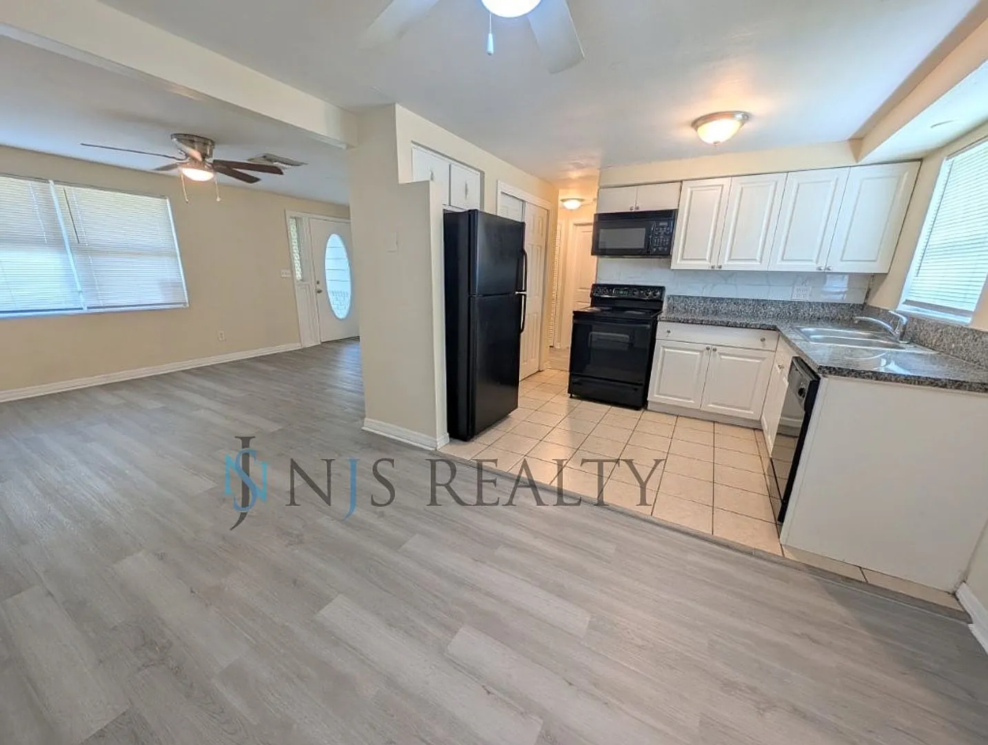 Newly Renovated 3/1/1 New Flooring, New Paint, Updated Kitchen & Bath, Fenced Yard.. A Must See!! — Photo 4