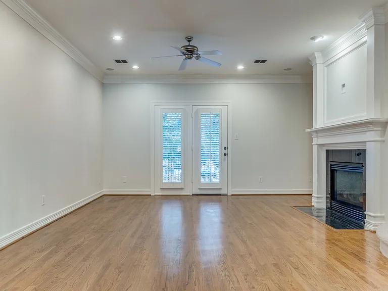 2412 Worthington St — Photo 8