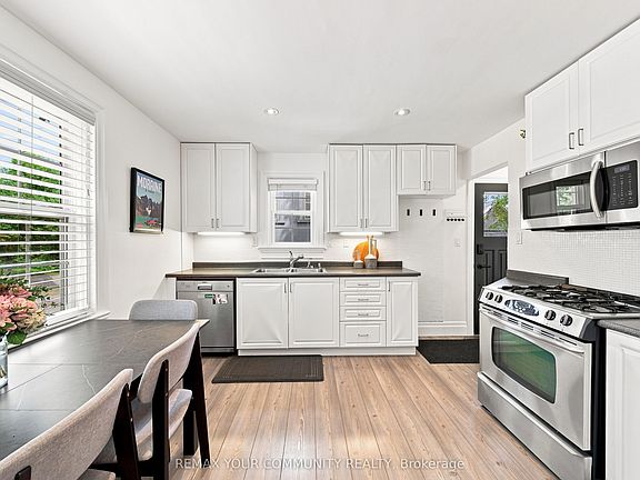 3rd image of 422 Queen St