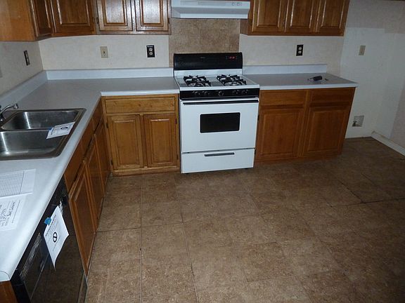 3rd image of 108 Catbird Ave