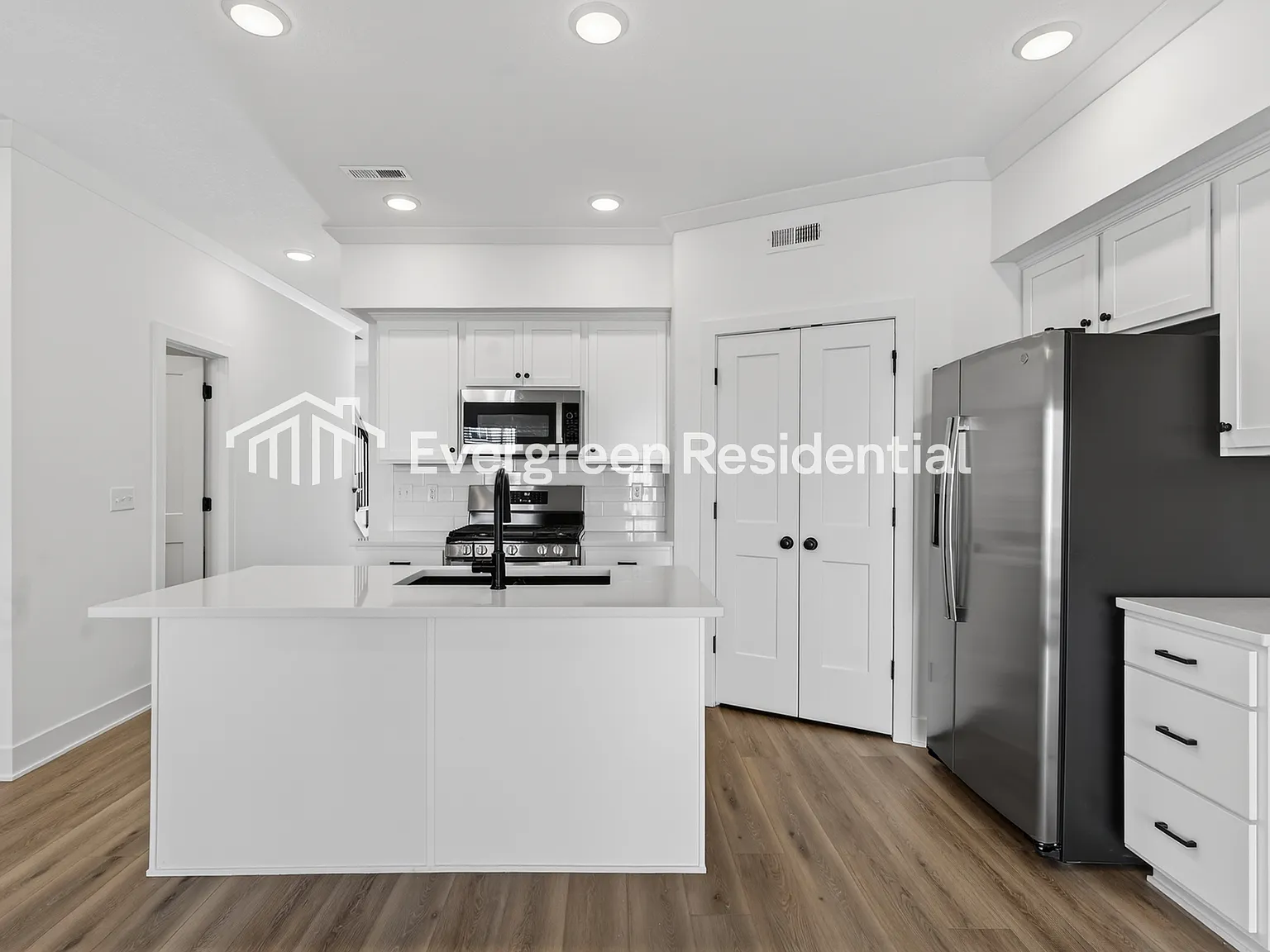 3 bed, 2.5 bath, 1308 sqft, $1,945 — Photo 4