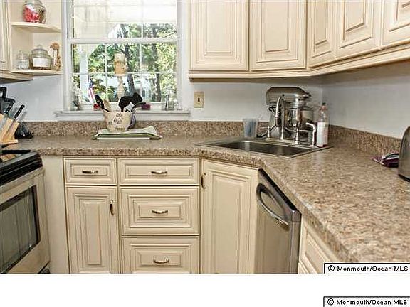 3rd image of 119 Hudson Parkway #A