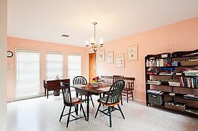 5th image of 555 Chert Ct