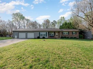 8928 Ambridge Ln, Kernersville, NC 27284