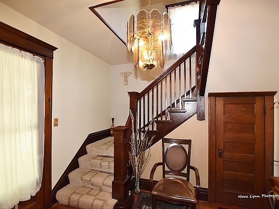 5th image of 224 W Park Ave