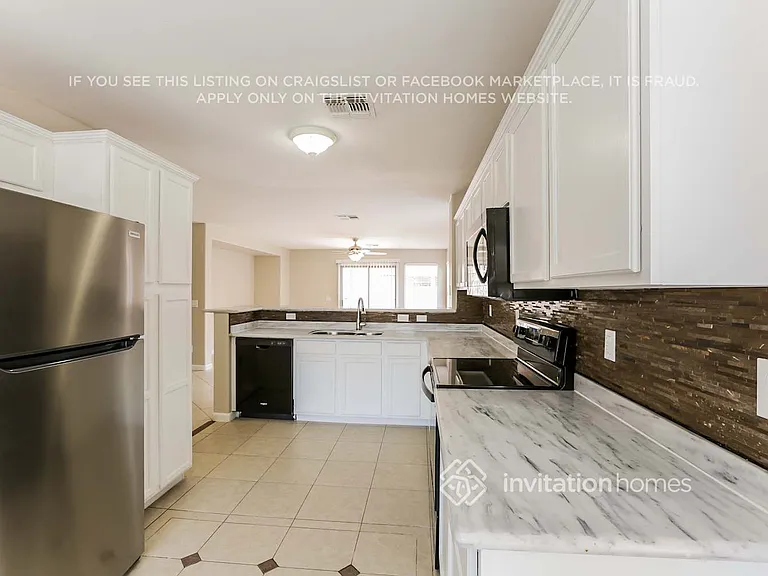 2035 S 83rd Ln — Photo 6