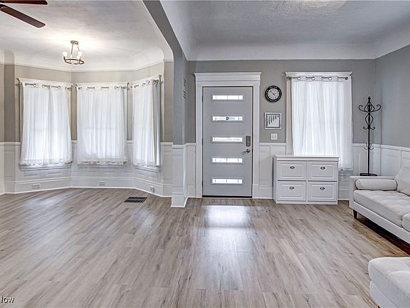 5th image of 1259 Cook Ave