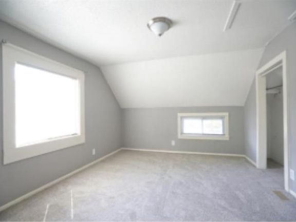 4th image of 709 24th Ave NE