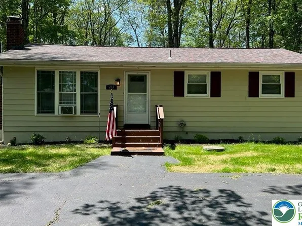 263 Stillwater Dr, Pocono Summit, PA 18346
