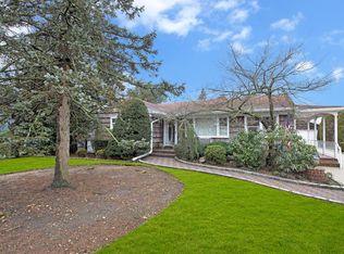17 Belmont Ave, Plainview, NY 11803