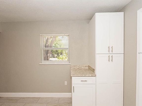 5th image of 5922 Hilltop Ln E