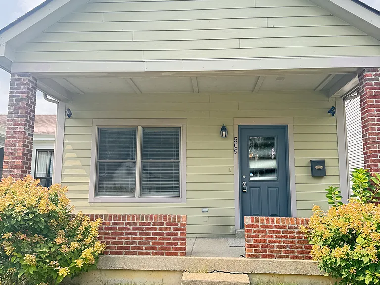 509 E Oak St — Photo 1
