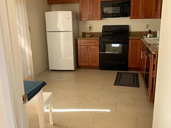 2nd image of 446 Wildcroft Dr