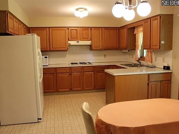 3rd image of 2894 Emerald Lake Blvd