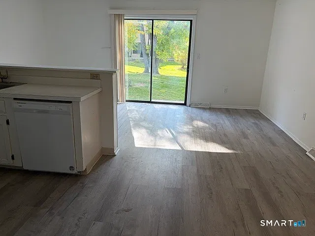 2 bed, 2.5 bath, 1428 sqft, $3,000 — Photo 3