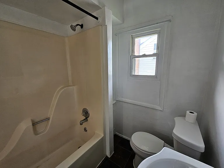 79 Home St — Photo 11