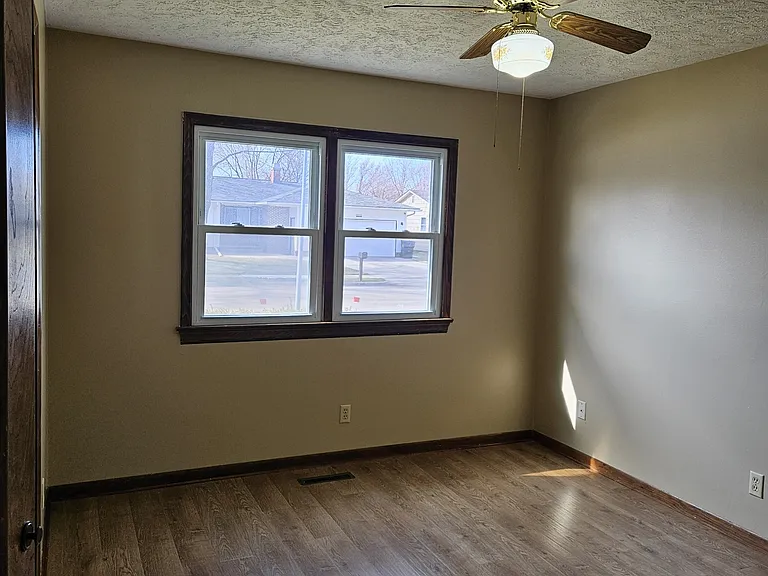 1310 W Dakota St — Photo 3