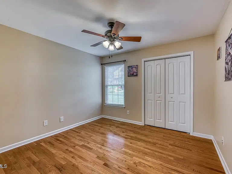 250 Bradford Ln — Photo 11