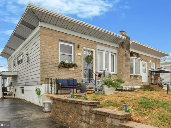 213 Hoffman Rd, Ridley Park, PA 19078