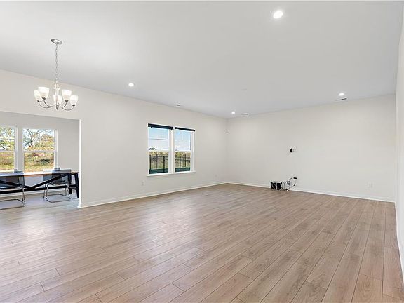 5th image of 177 Peck Lane