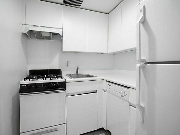 3rd image of 321 E 48th St #11E1