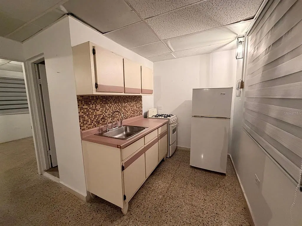 2 bed, 1.0 bath, 400 sqft, $975 — Photo 3