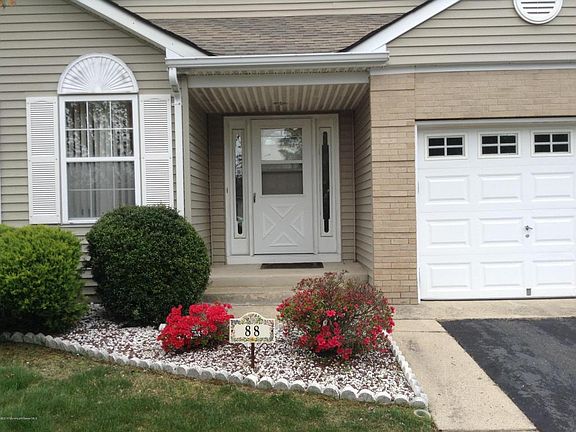 4th image of 88 Woodstock Dr