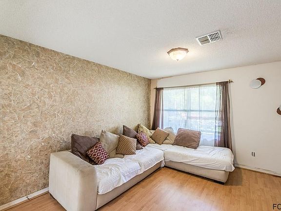 3rd image of 22 Prattwood Ln