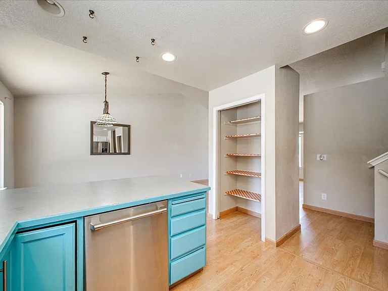 1802 N Heath Ave — Photo 12
