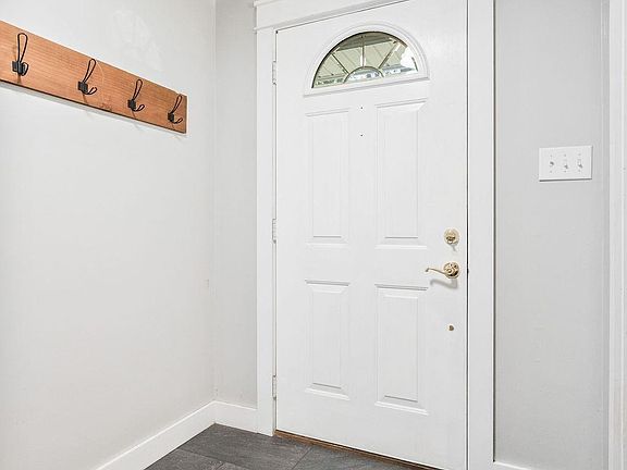 5th image of 4515 Anna Ln