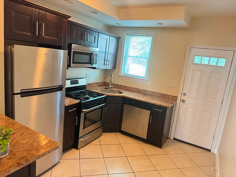 2809 Mayfield Ave — Photo 12