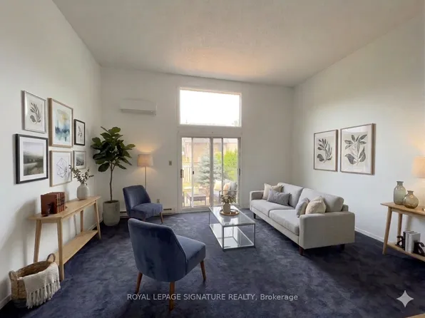 6860 Glen Erin Dr #33, Mississauga, ON L5N 2E1
