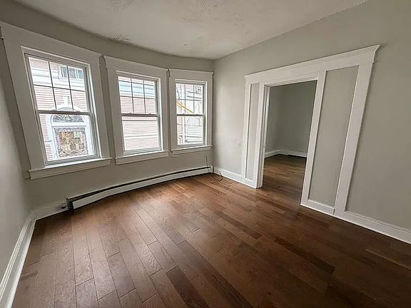 4th image of 1561 Chapel St #B