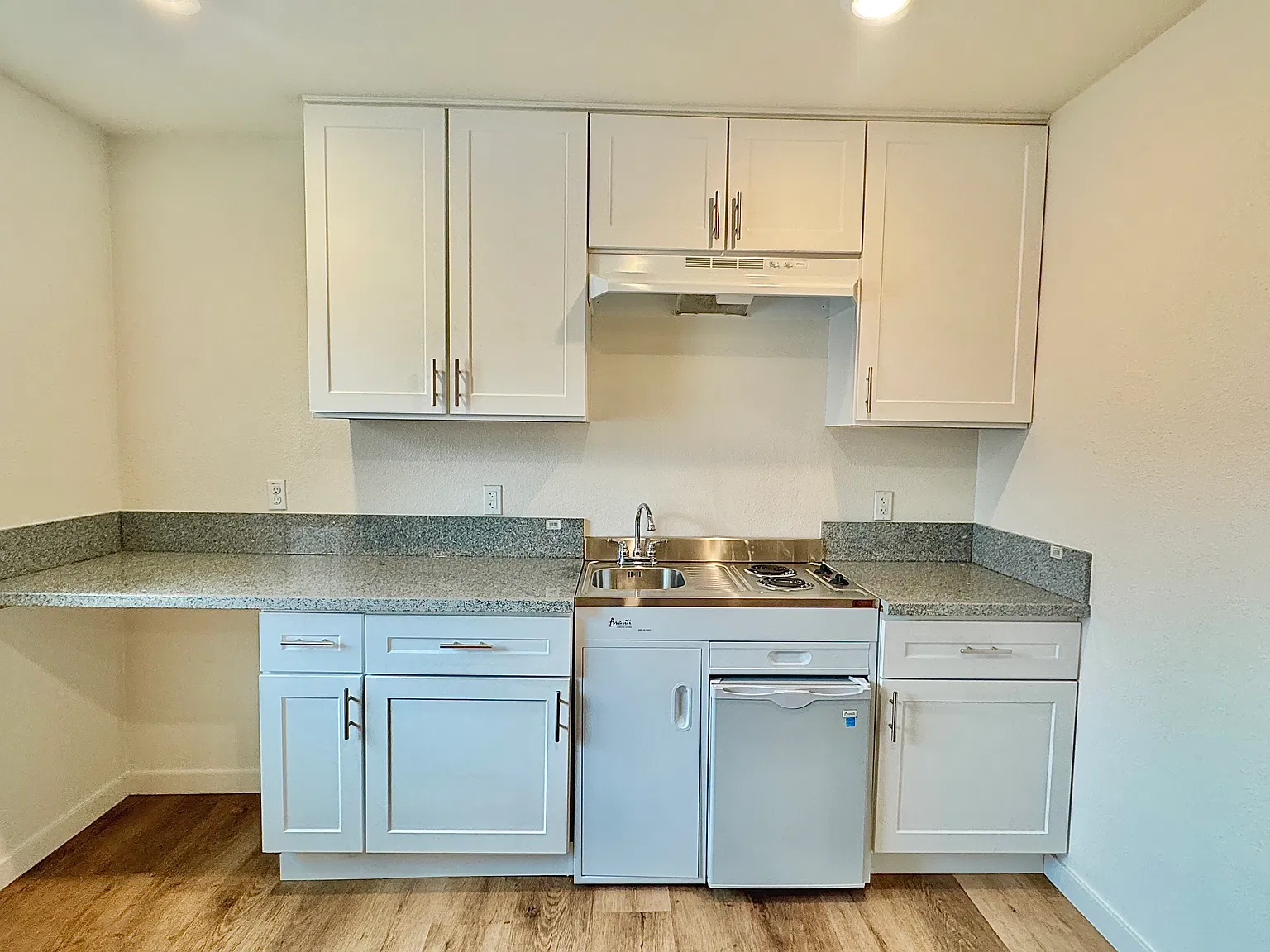 Studio, 350 sqft, $1,575 — Photo 4