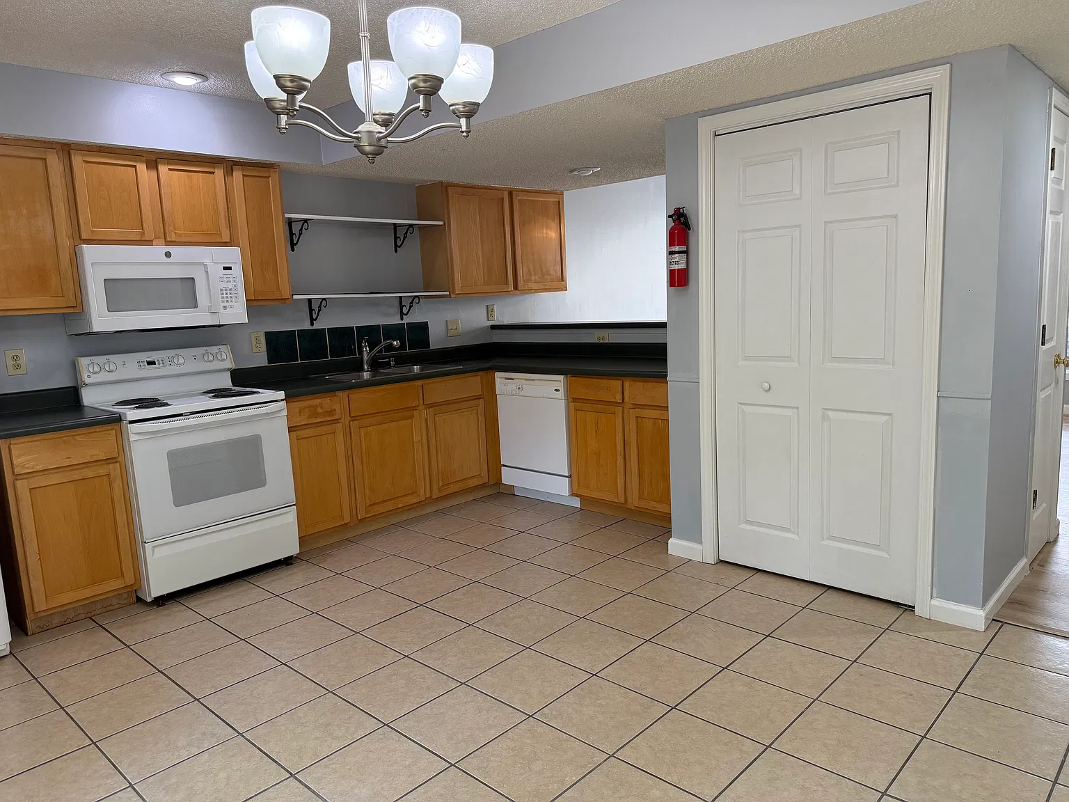 3 bed, 1240 sqft, $1,600 — Photo 3