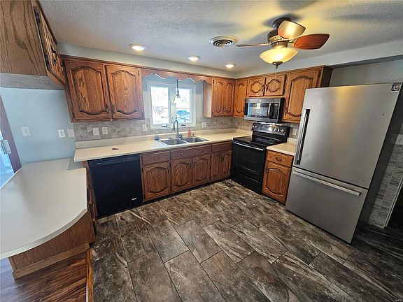 3rd image of 111 Linn Dr