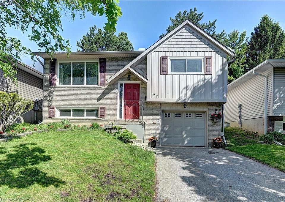 1st image of 92 Pinemeadow Cres