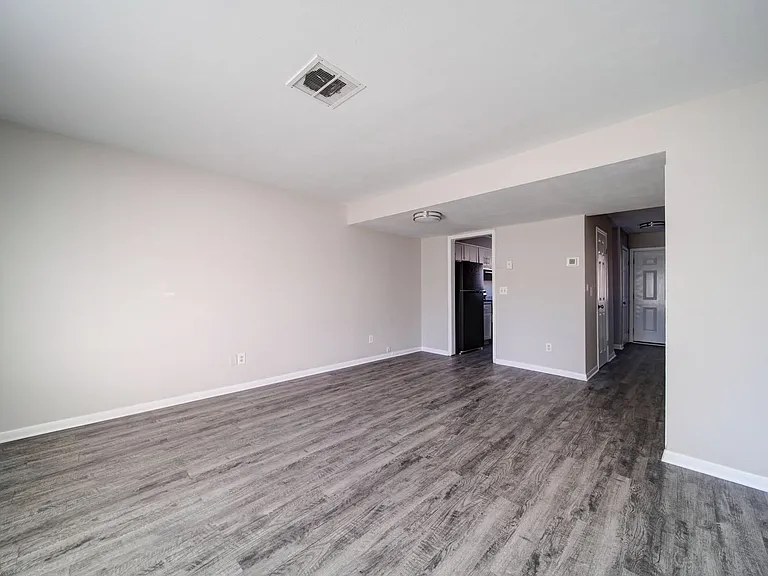 2505 S Charles Blvd — Photo 29