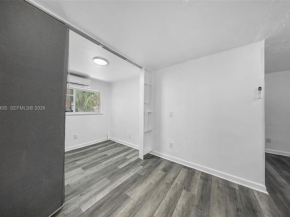 5th image of 6224 Miramar Pkwy APT 10