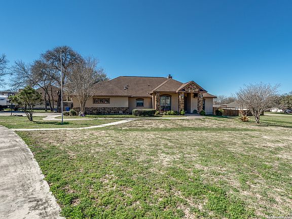 5th image of 300 Rose Garden Dr
