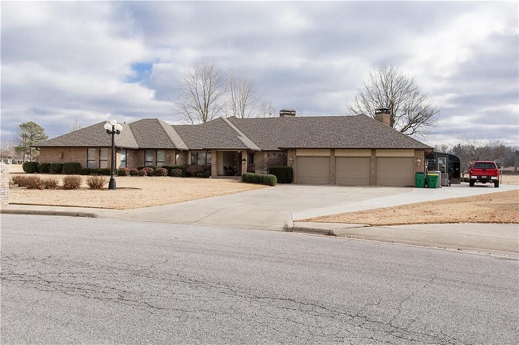 701 Fairway Cir, Springdale, AR 72764 Zillow